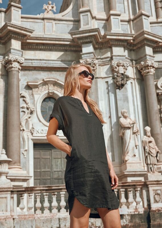The perfect casual spring LBD from @0039italyfashion &hearts;︎ In-stock now at the link in our bio. 

#deborahkents #linendress #0039italy #springdress #vacationstyle #springtrends #linendress