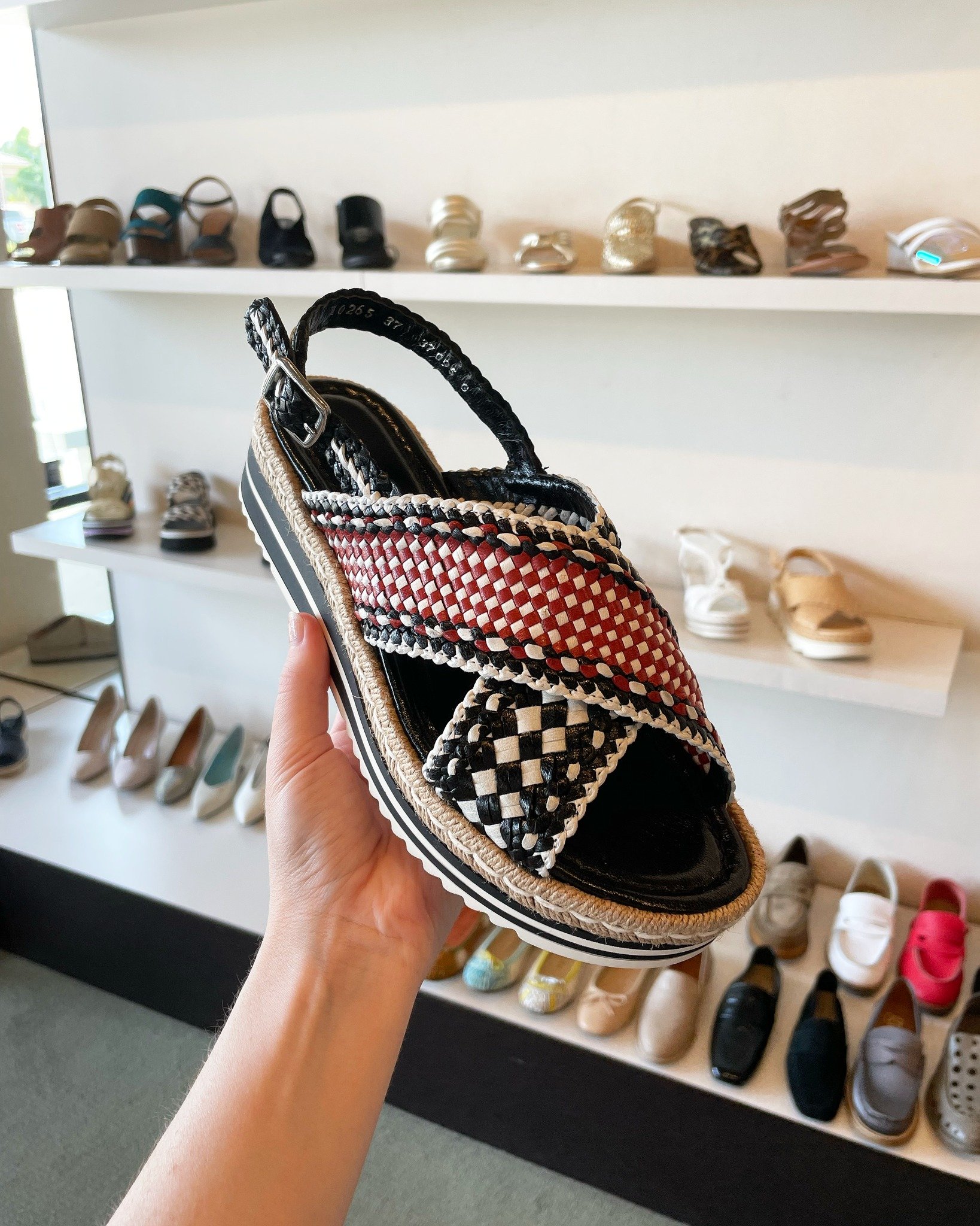 The Milan by Pons Quintana - made in Menorca, Spain with hand-braided jute and leather detailing. Going fast - shop now at Deborah Kent's in South Tampa.

#deborahkents #southtampa #tampashopping #ponsquintana #leathersandals #braidedleather #platfor