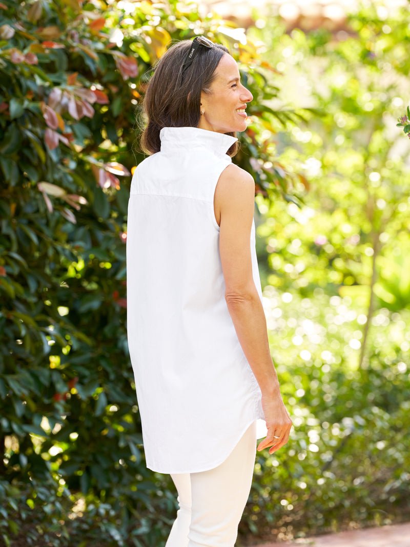 58-FINLEY-WHTD-SWEATER01-CRMK-ILLUSION01-ANTW-Simone-Norblom-24SU_3701_sRGB_1_800x.jpeg