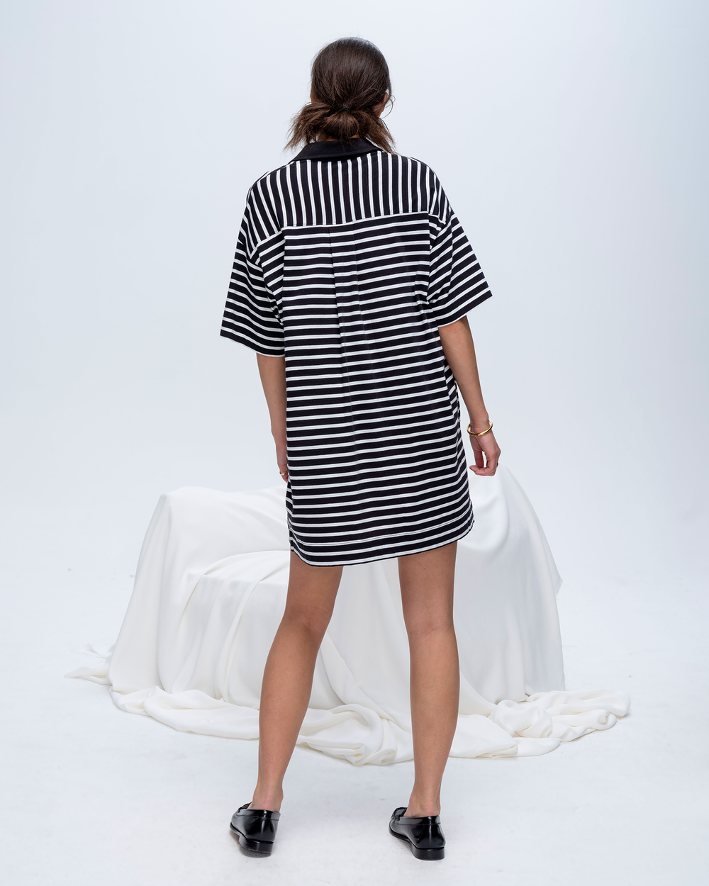 AW2552-GAB-BLACK_WHITE-MODEL_025-UPDATED.png