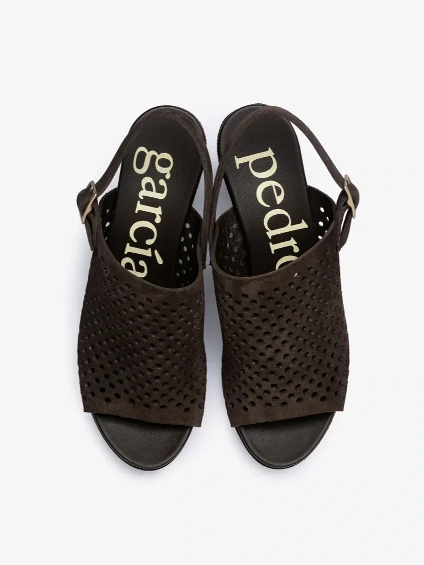 wedge-clog-sandal--dark-brown-suede-alvara-aw26-pedro-garcia-3.webp