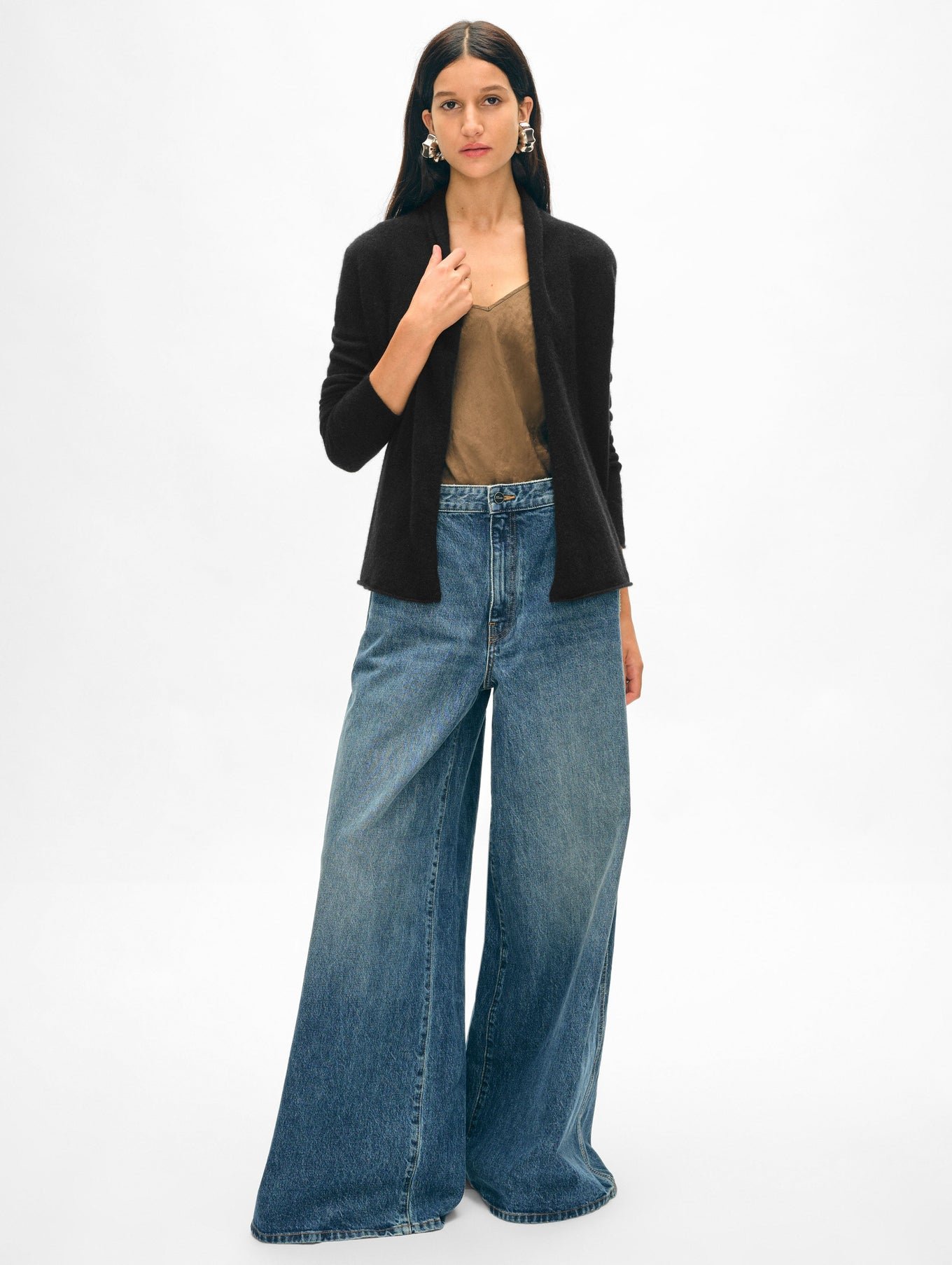 18915_Essential-Cashmere-Mini-Trapeze_Black_LV_01_1360x.jpeg