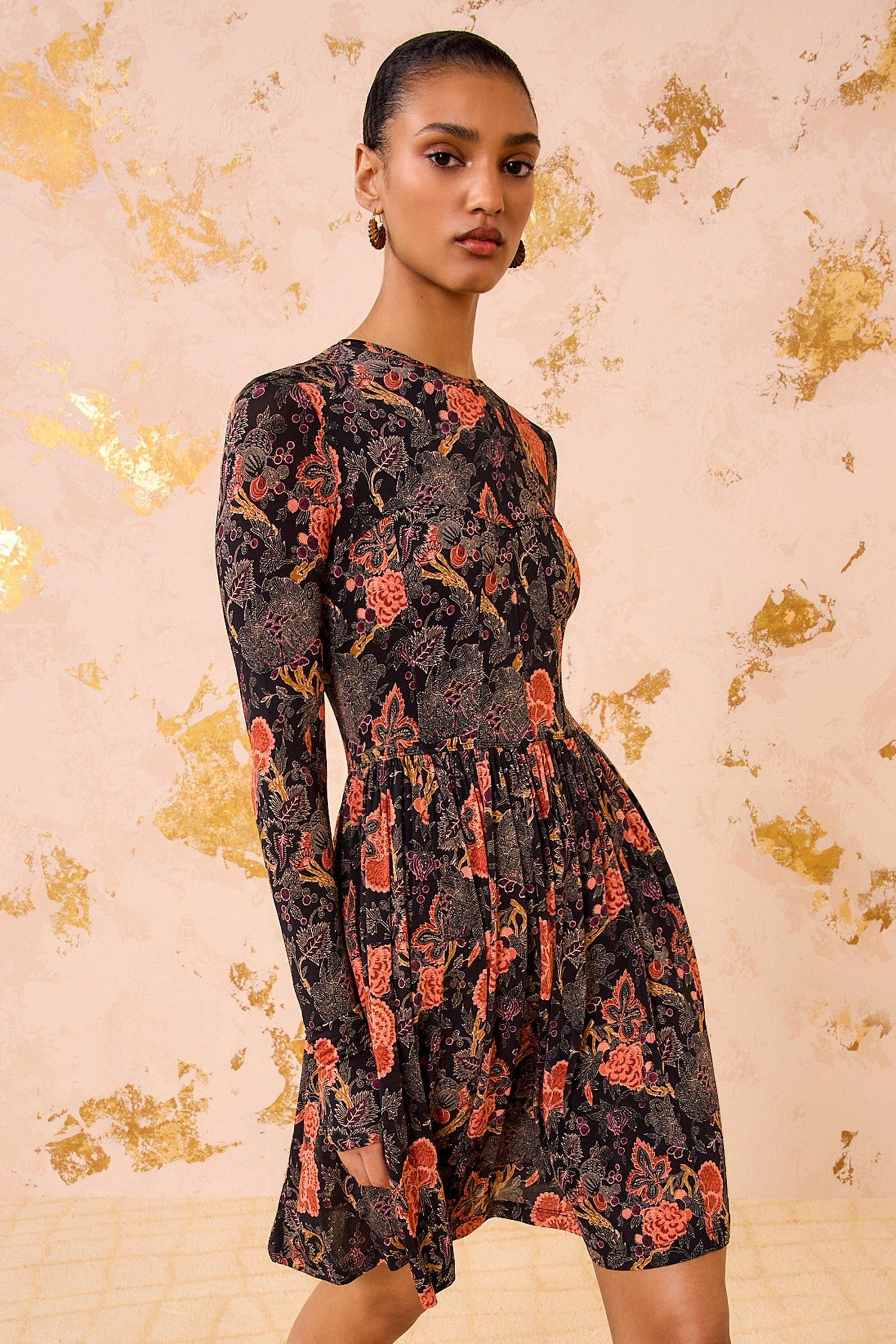ULLAJOHNSON_BendettaJerseyLongSleeveMiniDress_NIGHTLILY_FA250811_03.jpeg