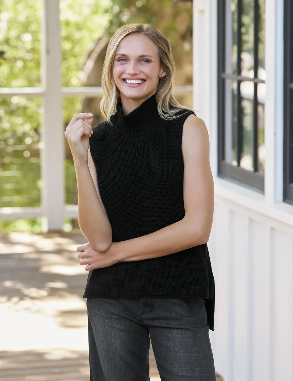 55-SWEATER08-BLKK-WVILLAGE-1981-MAE-SU26-JULY_0954_sRGB.webp