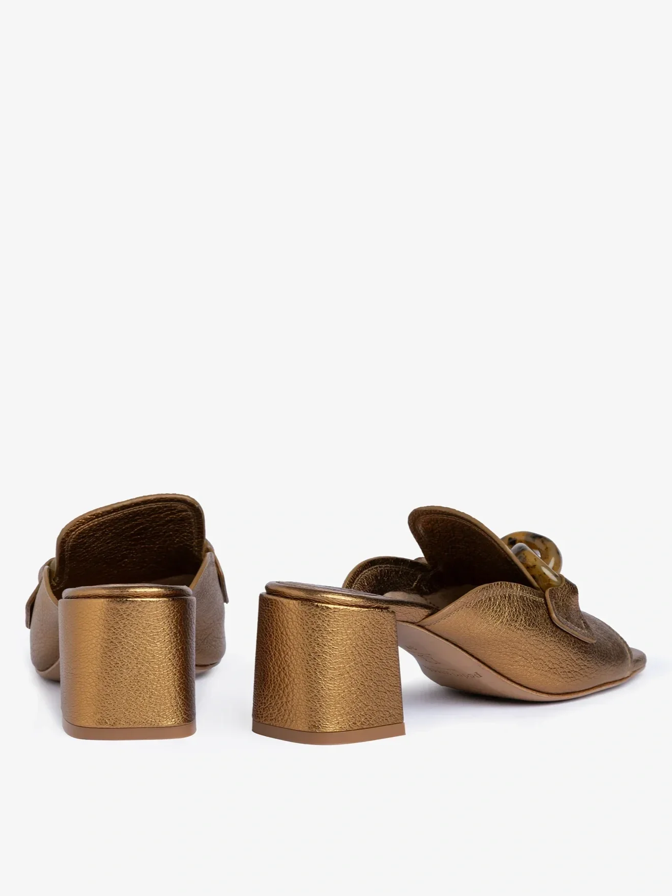 slide-heel-sandal-metallic-leather-umita-aw26-pedro-garcia-5.webp