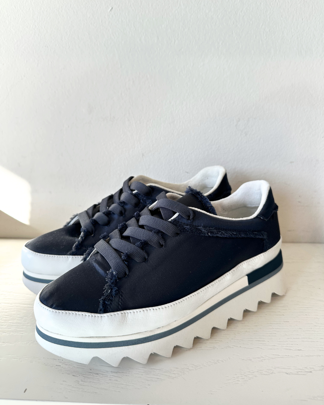 Licia Satin Platform