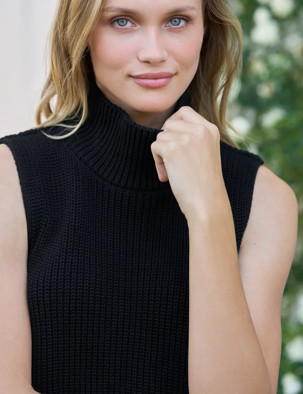 55-SWEATER08-BLKK-WVILLAGE-1981-MAE-SU26-JULY_1001_sRGB.webp