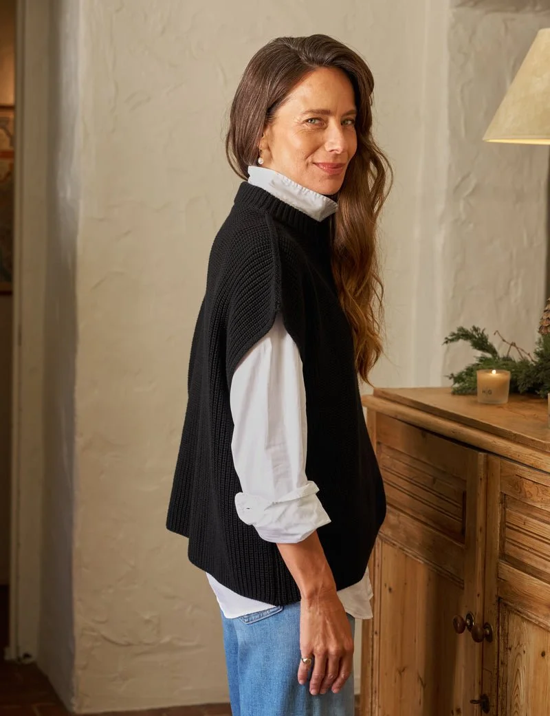 46-SWEATER05-BLKK-BARRY-WHTD-Galway-1972-SimoneNorblom-24FA_3739_sRGB_800x.jpeg