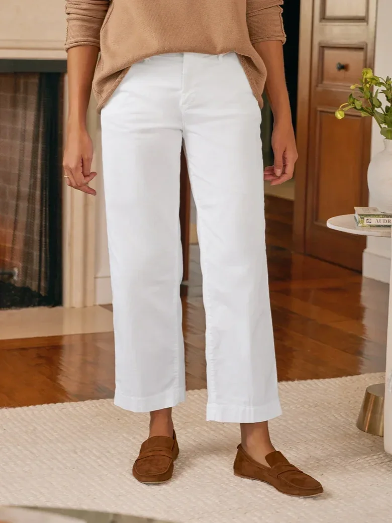 28-SWEATER01-CAMK-WESTPORT-WHTT-Mae-25FA-October_4020_sRGB_800x+%281%29.webp