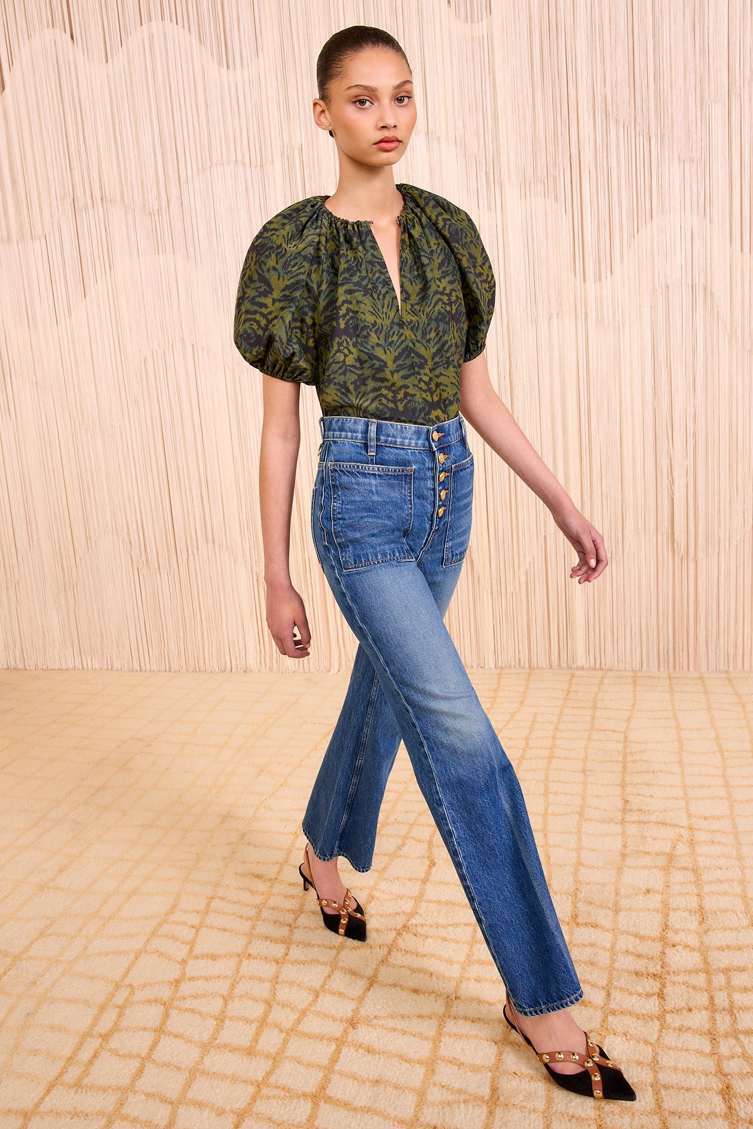 ULLAJOHNSON_TalieSilkShortSleeveBlouse_DESERTJASPER_FA250215_03.jpeg