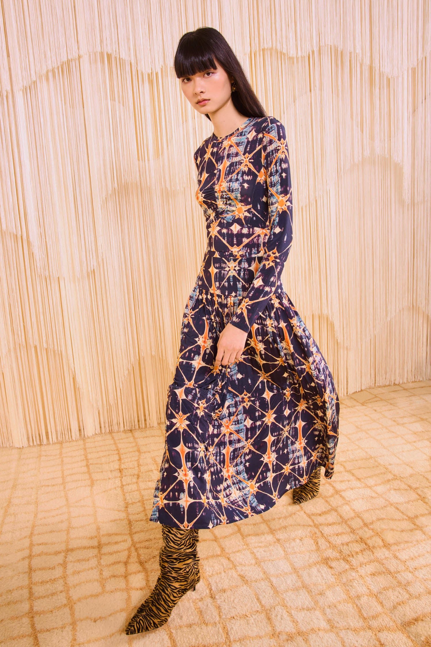 ULLAJOHNSON_BlanchePullOnMidiSkirt_PHOENIX_PF250821_03_v4_8893f12a-c05c-493e-ba30-bee8f345e907.jpeg