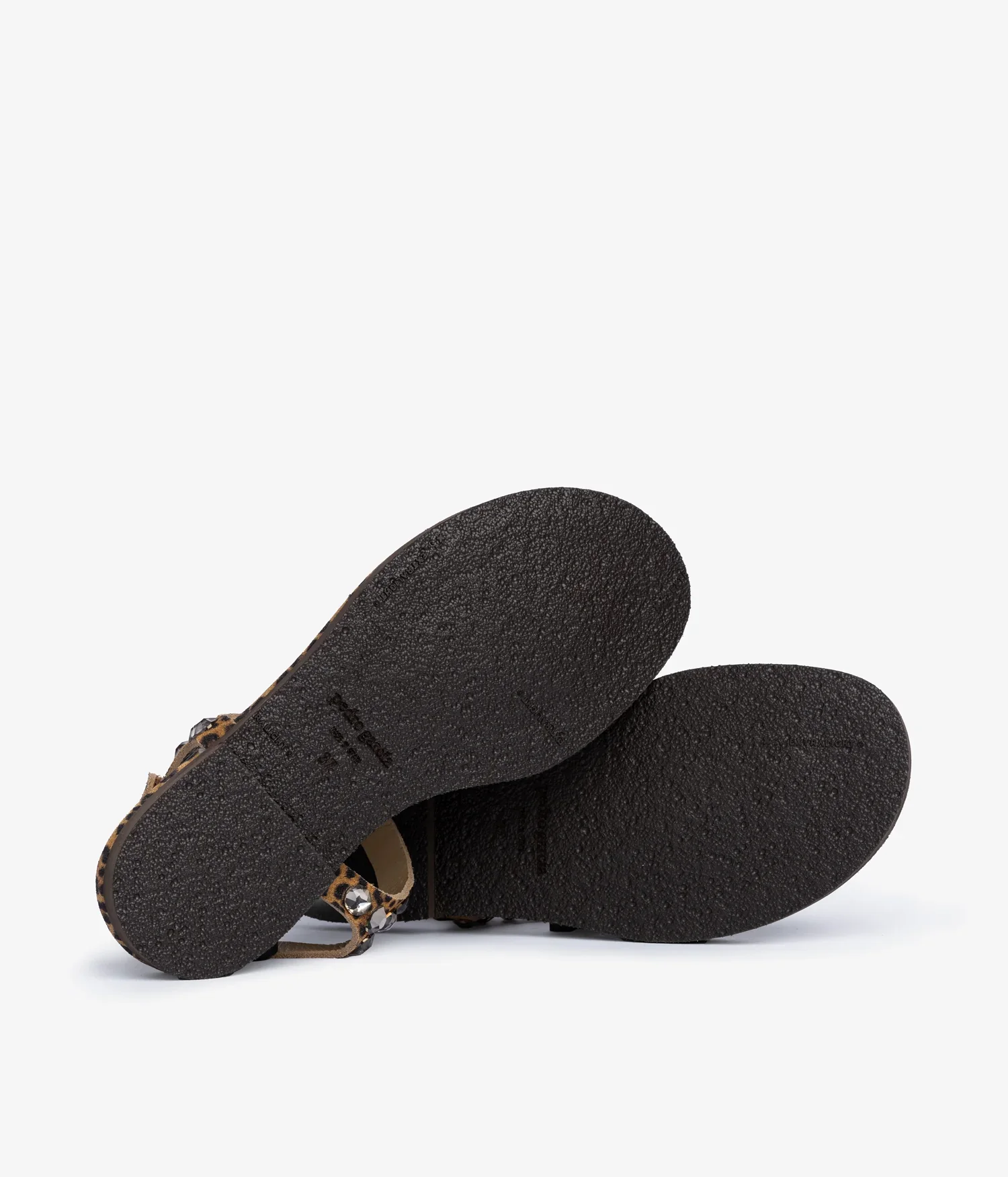 flat-thong-sandal-animal-print-judith-aw26-pedro-garcia-4.webp