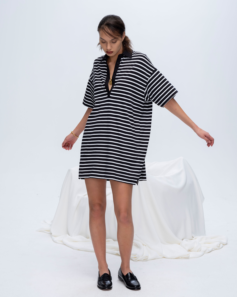 AW2552-GAB-BLACK_WHITE-MODEL_006-UPDATED.png
