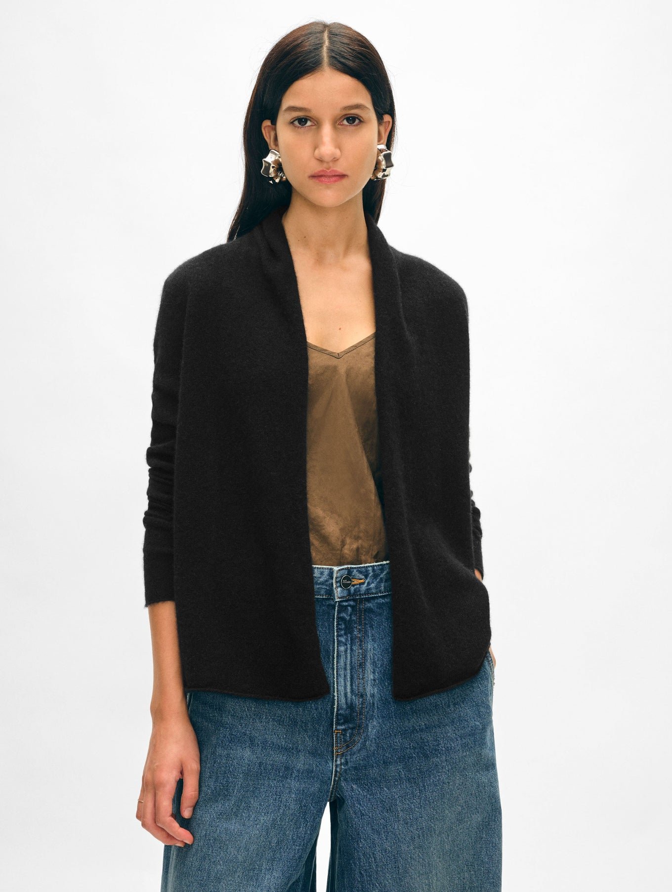 18915_Essential-Cashmere-Mini-Trapeze_Black_LV_02_1360x.jpeg