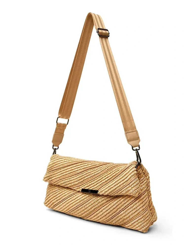 Spring__0002_EmbraceClutch_Raffia_2+%282%29.webp