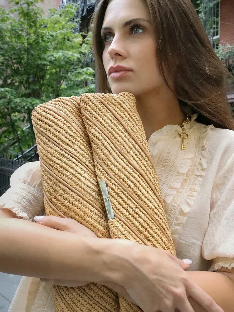embrace-raffia-1+%281%29.webp