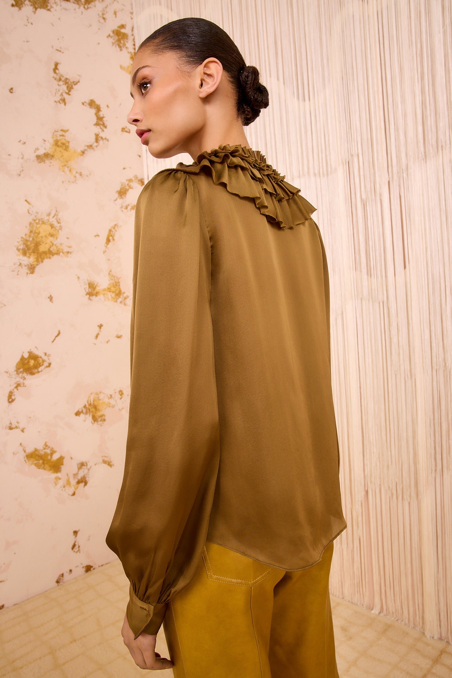 ULLAJOHNSON_RouenSilkRuffleFrontLongSleeveBlouse_WILLOW_FA250231_04.jpeg