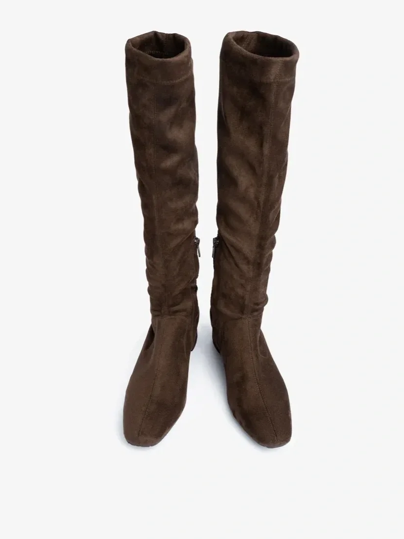 high-boot-flat-brown-suede-vegan-eneida-aw26-pedro-garcia-3.webp