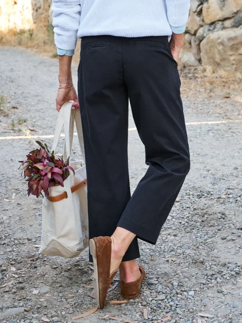 5-WESTPORT-WSHB-EILEEN-TBTD-SWEATER02-WHTK-Kristine-Szabo-24FA_2712_sRGB_800x.webp