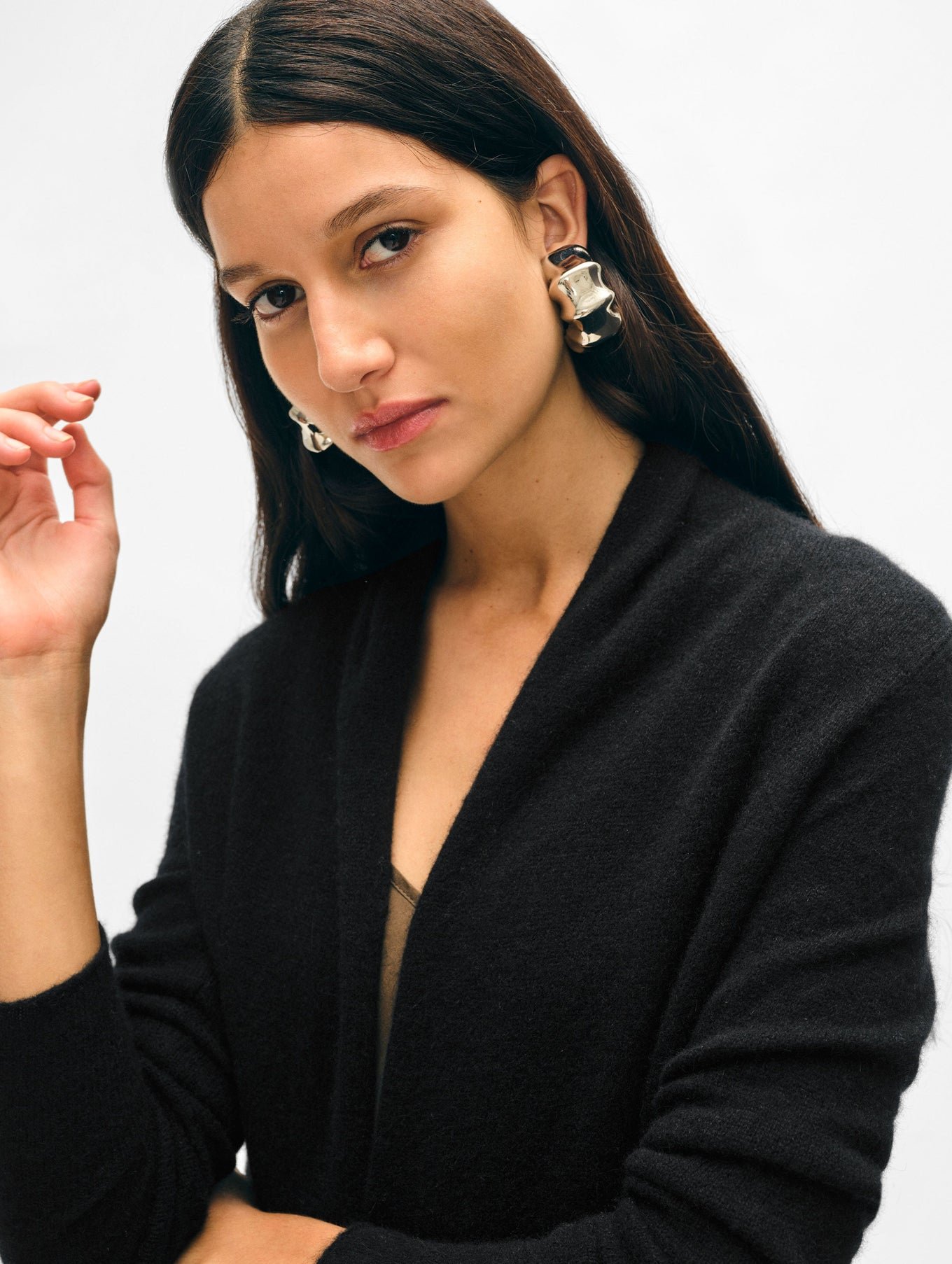 18915_Essential-Cashmere-Mini-Trapeze_Black_LV_04_1360x.jpeg