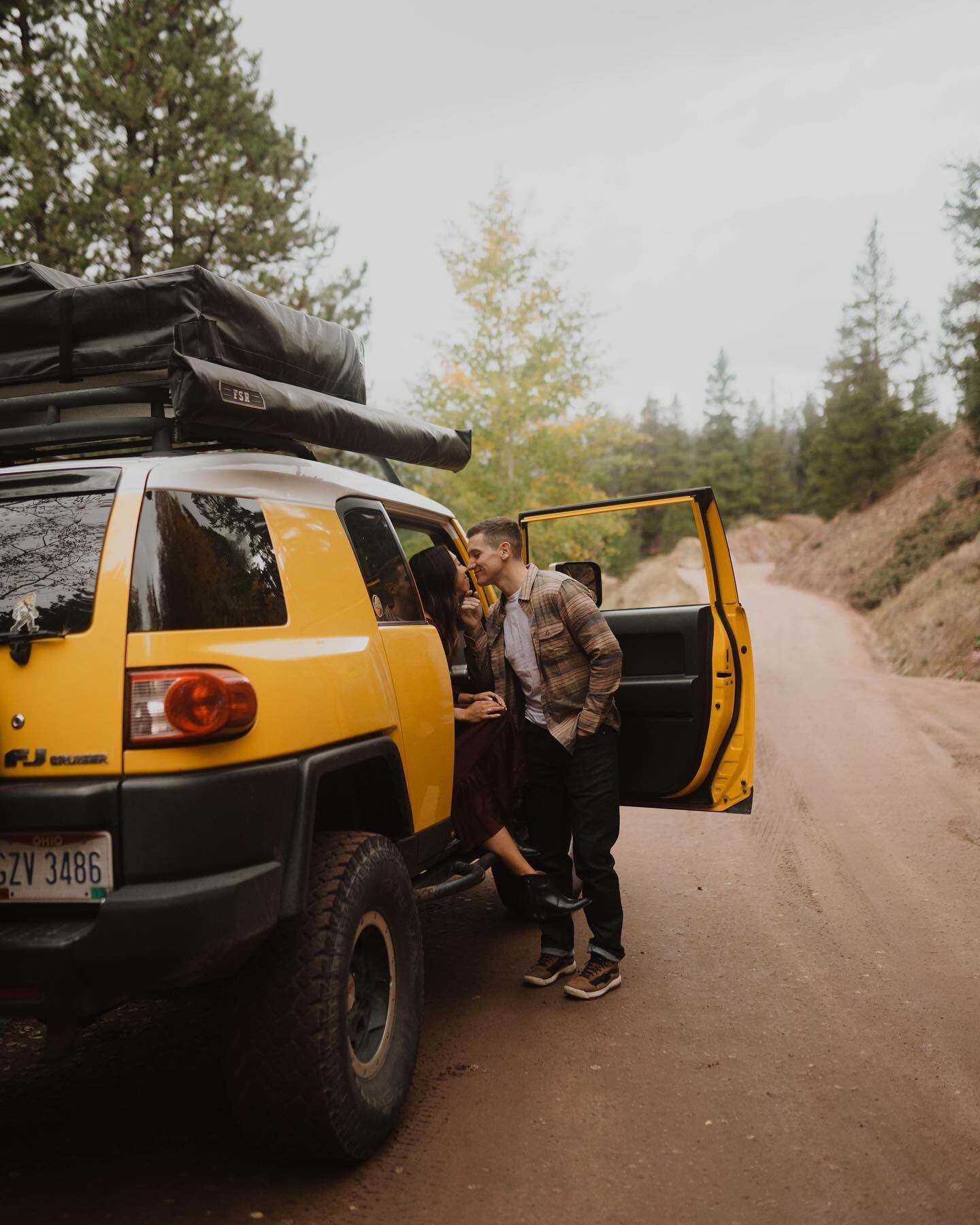 Bringing the yellow FJ out to play in Breck&rsquo;s fall colors.  Can&rsquo;t find a better combo 🚖🍂

#breckenridge #boreaspass #coloradoengagementphotographer #adventuresession #FJ #falllove #candid