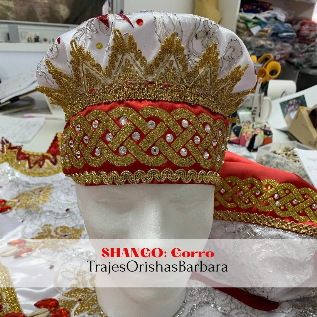 SHANGO Luxury/Gorro de santo/Gorro Orisha/:Gorro en satín brocado “Rhinestones”, con apliques de cristal, piedras decorativas, y caracoles.