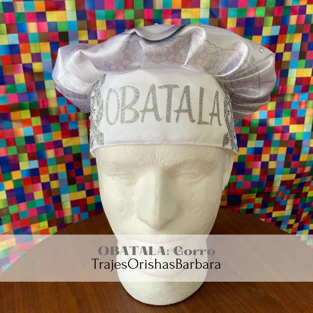 OBBATALA WHITE/Gorro Obatala/Gorros Orisha/Accesorios/Gorro de satín con bordados de pedrería, lentejuelas, caracoles y cristales/Ajustables