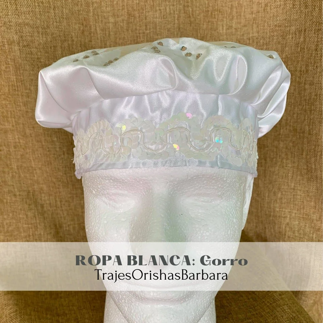 ROPA BLANCA/Gorros Orisha/Gorro de satín blanco con dibujos por sublimación/ Cintas bordadas, pedrería de fantasía y encaje/Ajustables/Miami