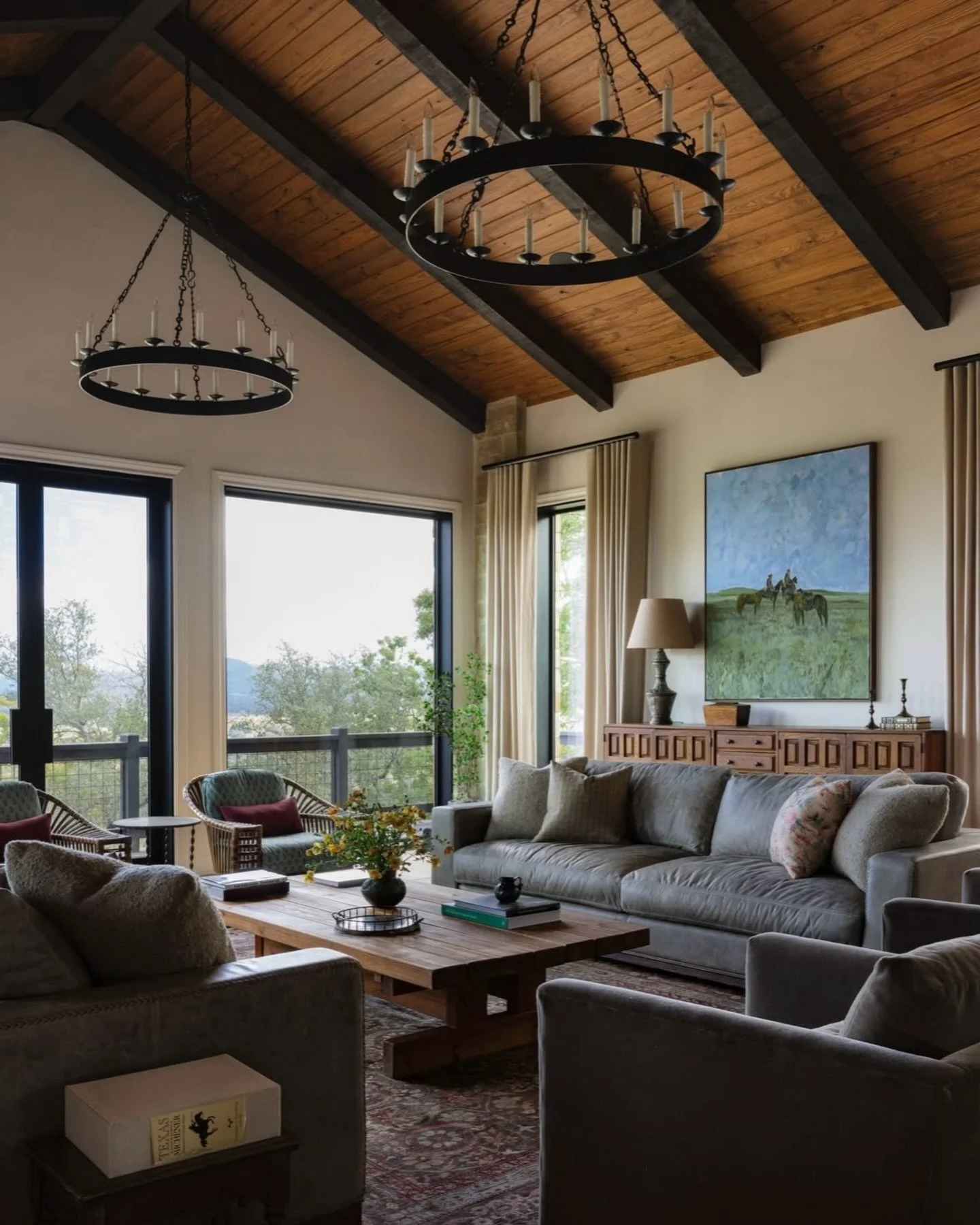 06-rangers-roundtable-living-room.jpg