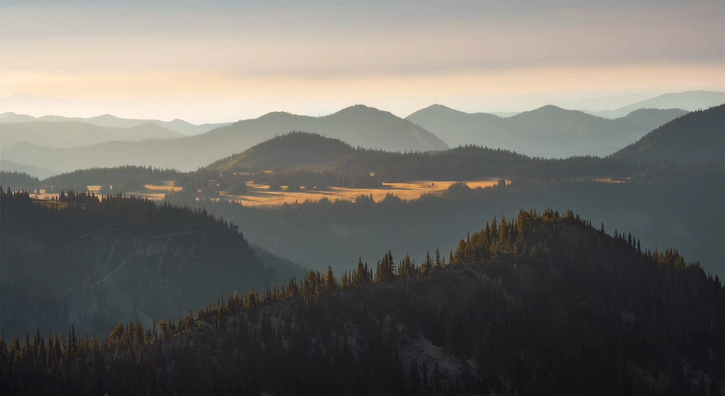 Evening layers

#pnwadventures #pnwwonderland #pnwcollective #goldenhourphotography #wearenvture #explorewashington