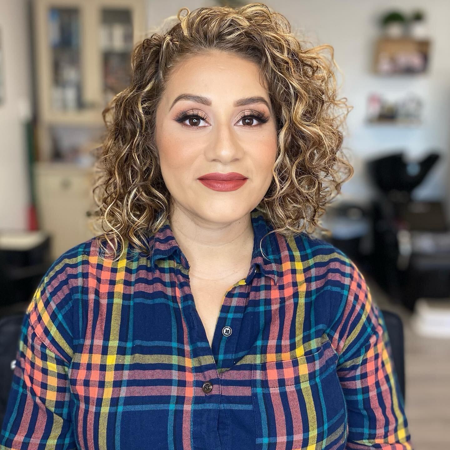 Maternity Makeup for @daisygomezphotography ✨
she said &ldquo;do whatever as long as I have my wing liner I&rsquo;m good&rdquo; 😂 
Thank you for trusting me to make you beautiful for your photos 🤍
.
.
.
.
.
.
#sandiegomakeupartist #sdmakeupartist #