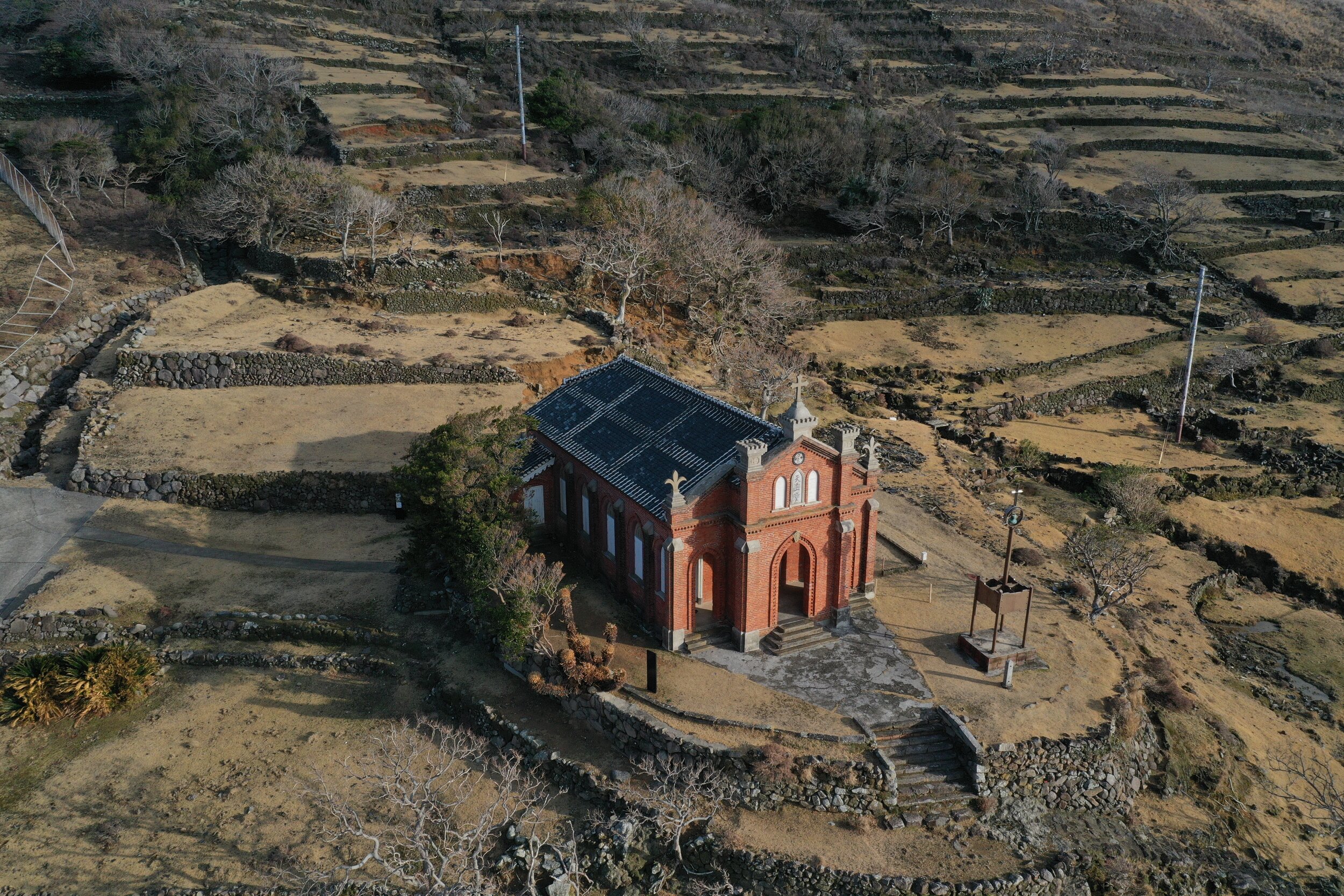 島の文化と自然を感じる