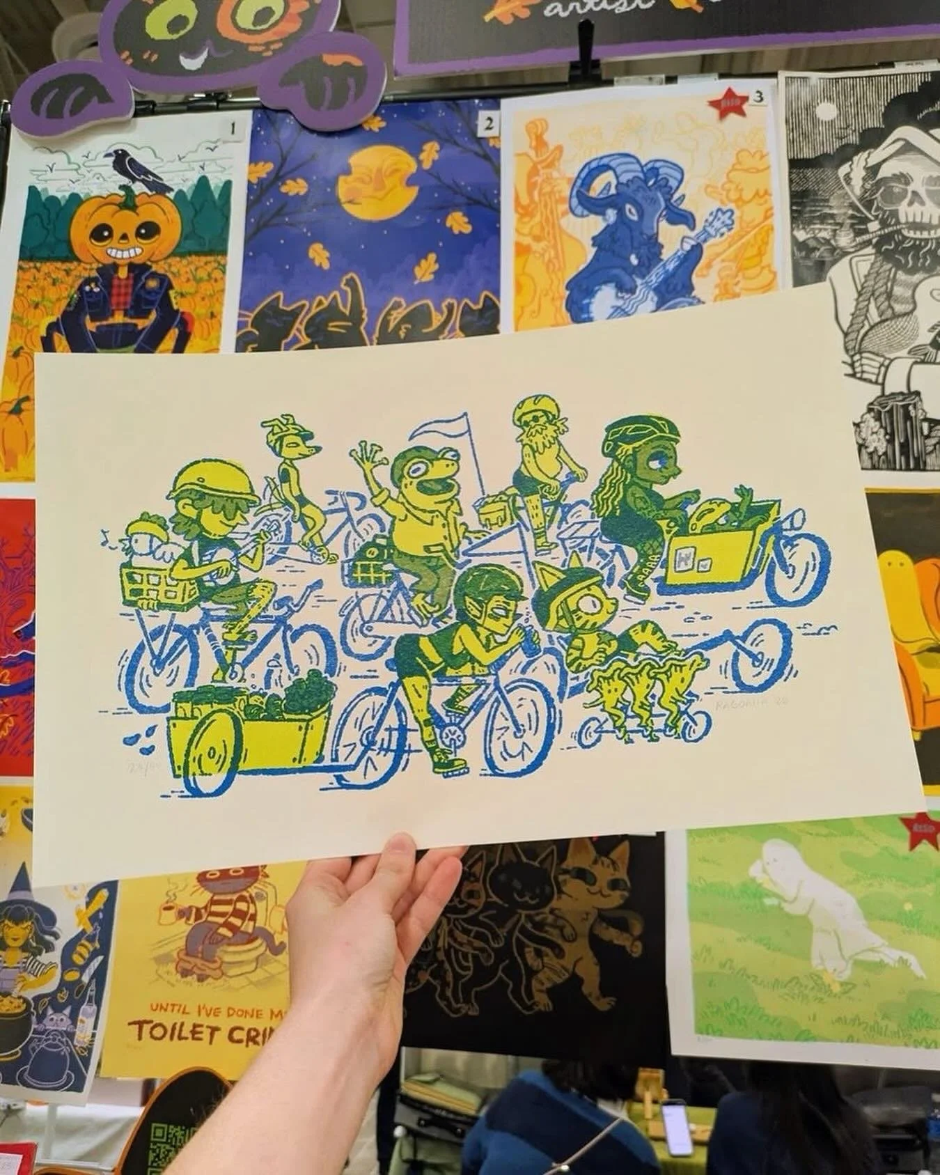 We have some Outlet folks @emeraldcitycomiccon this weekend! Go find @ragonia_ and support! Love their new bike riso they printed up during open hours! 🚲 ❤️

Repost @ragonia_ MY NEW PRINT THAT I LOVE SO MUCH
Risograph printed in lime green and blue 