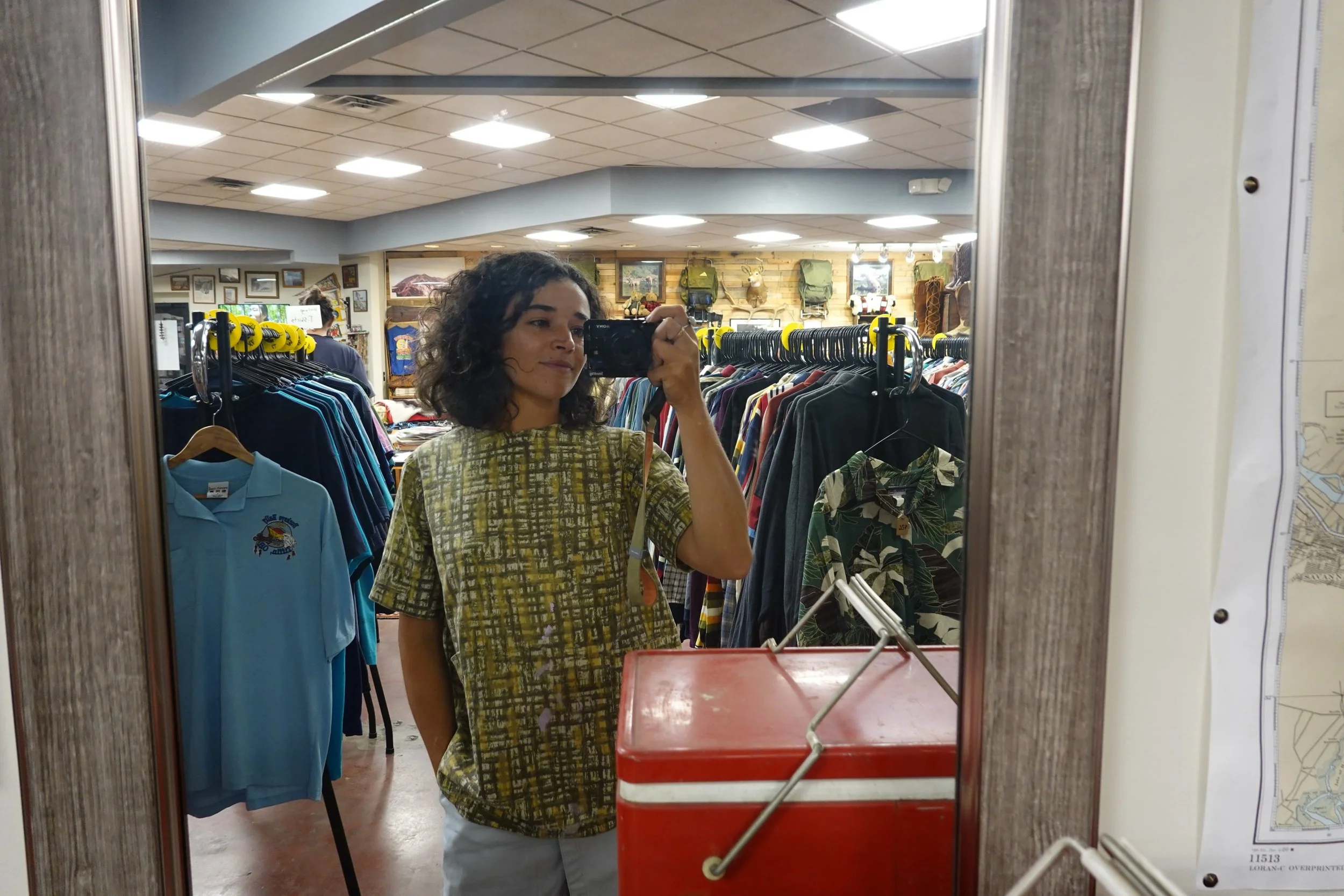 reminder to host a collage night at your local secondhand shop &amp; make it free because we all need FREE STUFF 

cut, paste, create 🍅 🍕 ✂️ 

hosted by @lavalamplounge 
📍 @oxbowoutfitters 

stayed tuned for the next one in september! 

#freeveggi