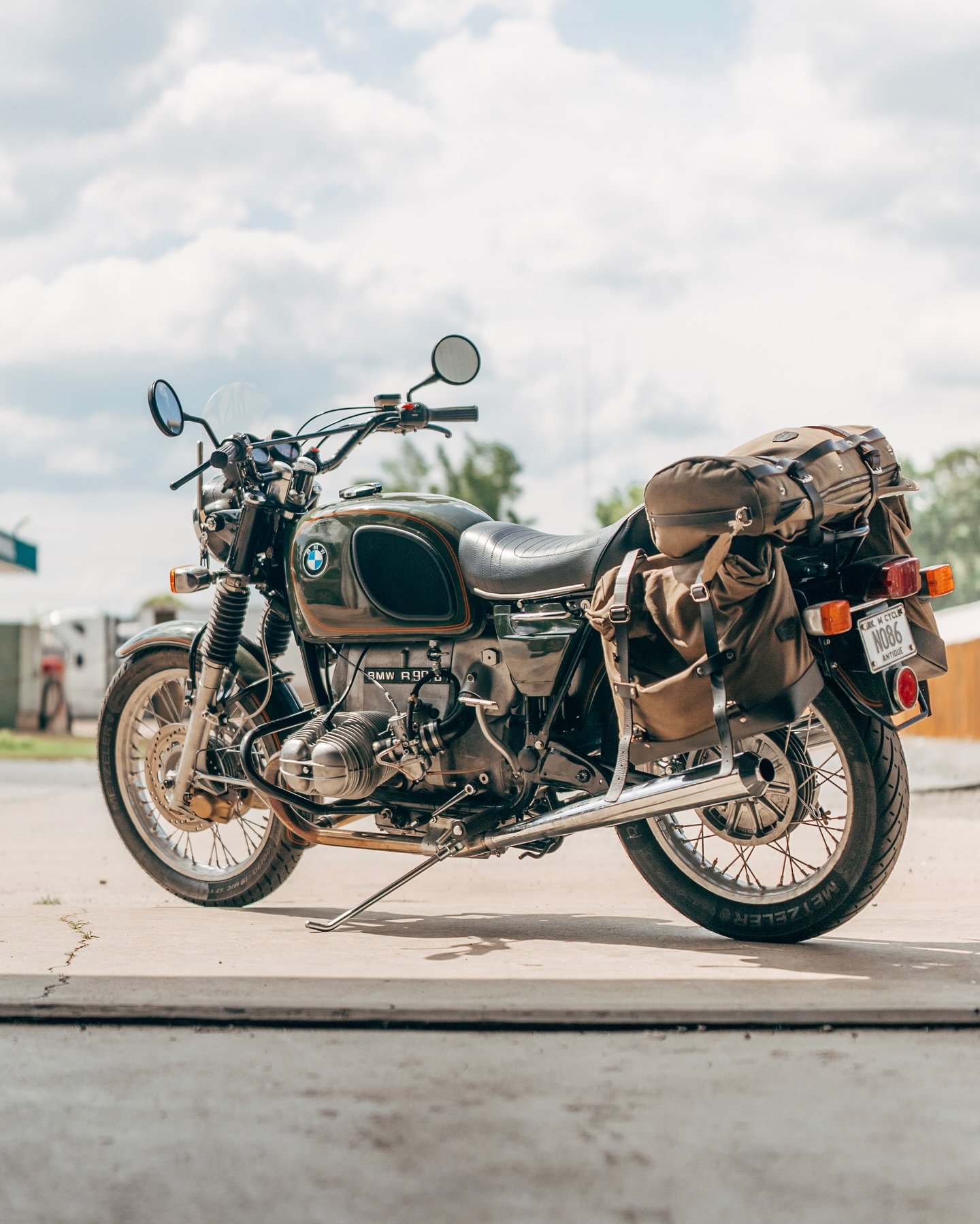 The green R90/6. Siebenrock 1000cc kit. Wedgetail electronic ignition, mikuni carbs, hoske mufflers, double EBC disc brakes with stainless steel lines. Would love to do another bike like this.