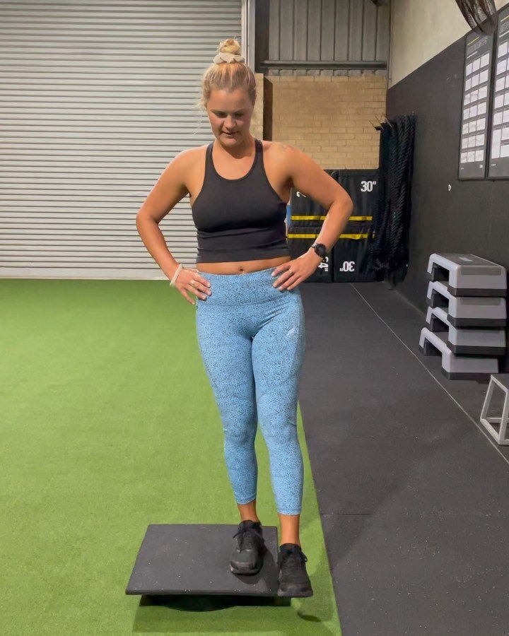 A difficult exercise I&rsquo;ve been working on. I haven&rsquo;t got a before but this is the after. One side is still super wobbly but I&rsquo;ve definitely come along way. It&rsquo;s the small achievements 🙌 Glutes are on fire 🔥