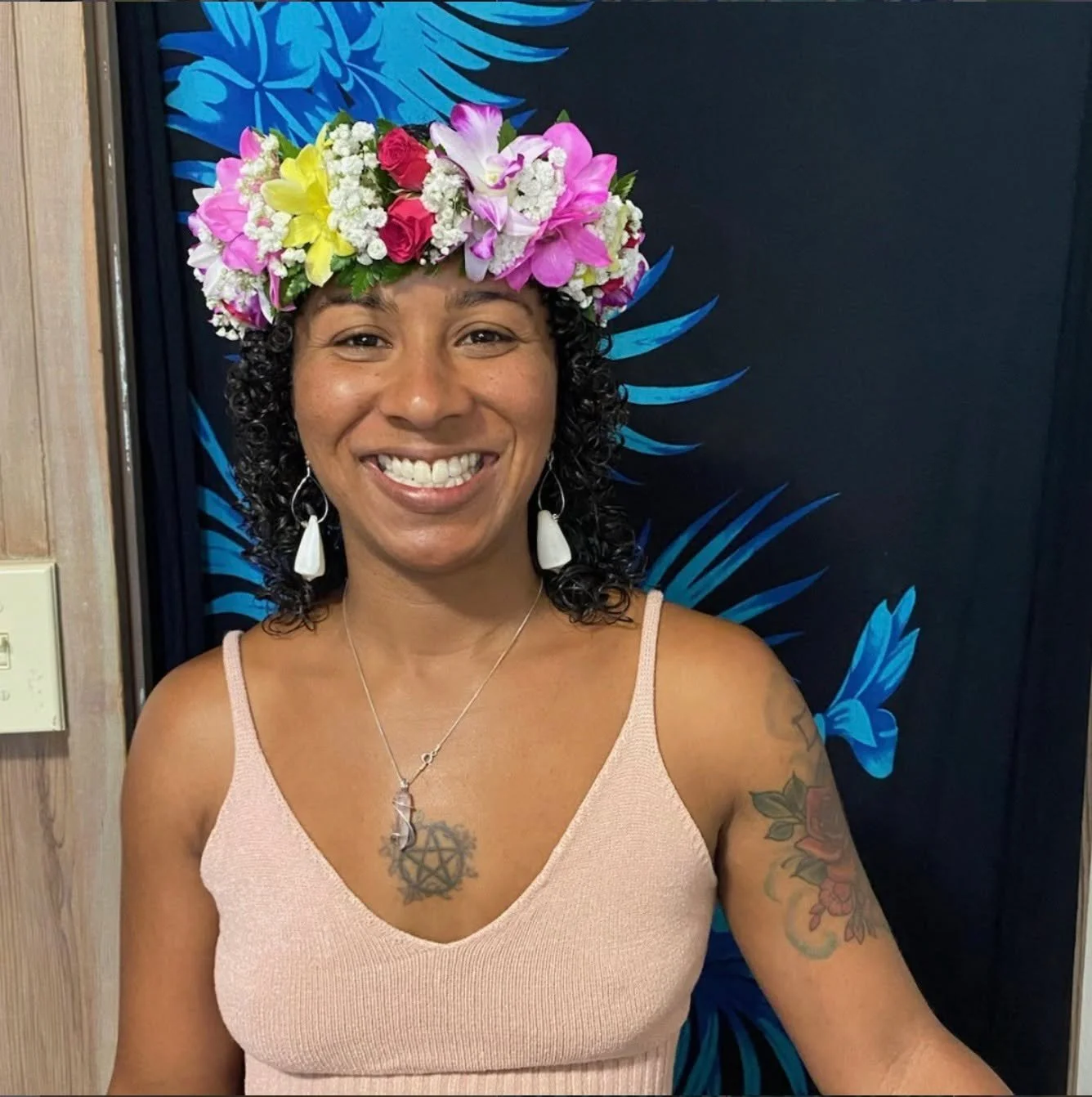 Meet Marcene! 🤩

We're grateful to have Marcene's expertise and creativity on our team! 

This summer Marcene will be exploring place-based science concepts through hands-on art creation. Check out her own stunning art at @makingsbymarcene 

Link in