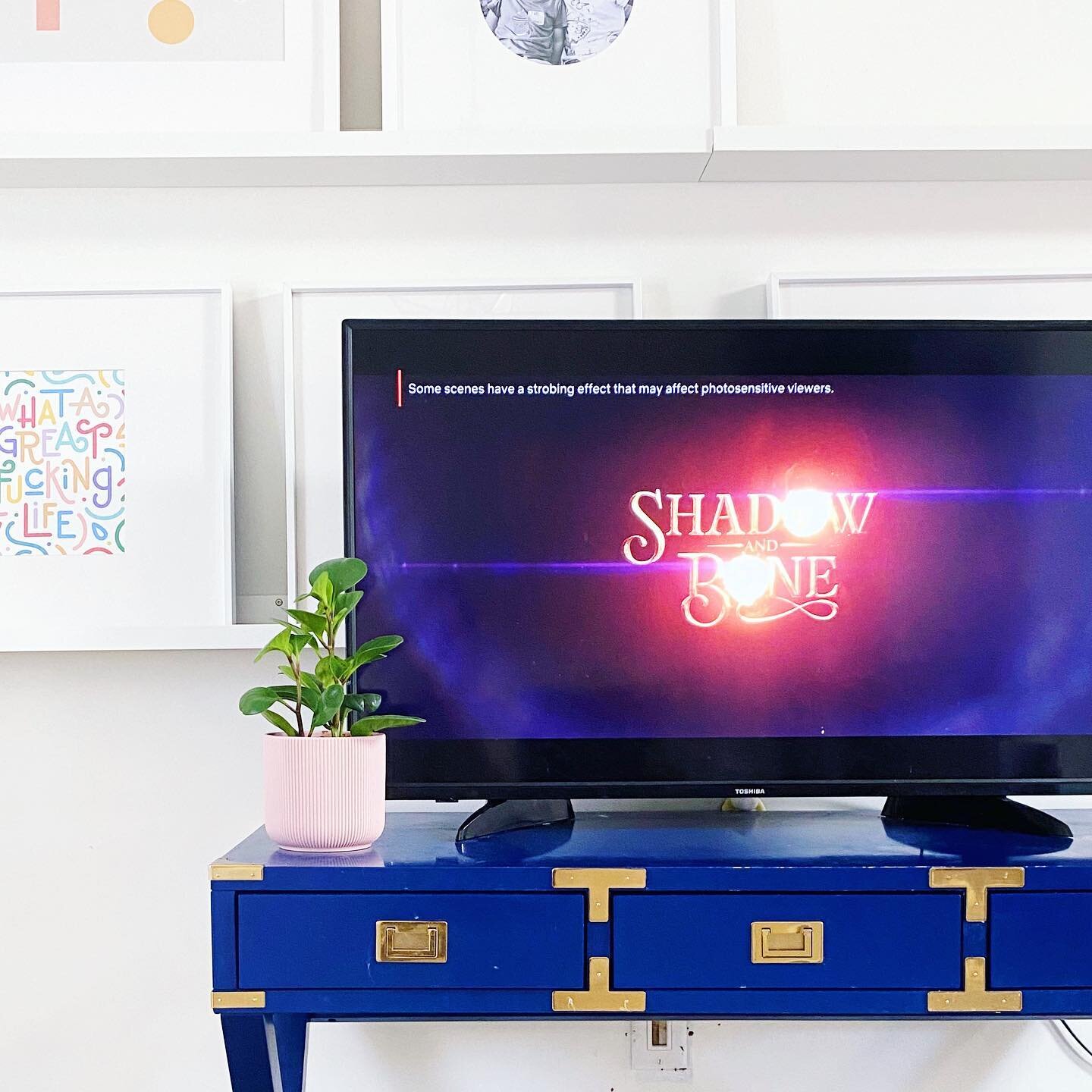 Guess what I&rsquo;ll be watching this weekend? Yup, #shadowandbone! I&rsquo;m especially excited to see how the show will incorporate the characters from Six of Crows because that is one of my favorite YA books ever. #TeamNinaAllTheWay⁣
⁣
I&rsquo;ve