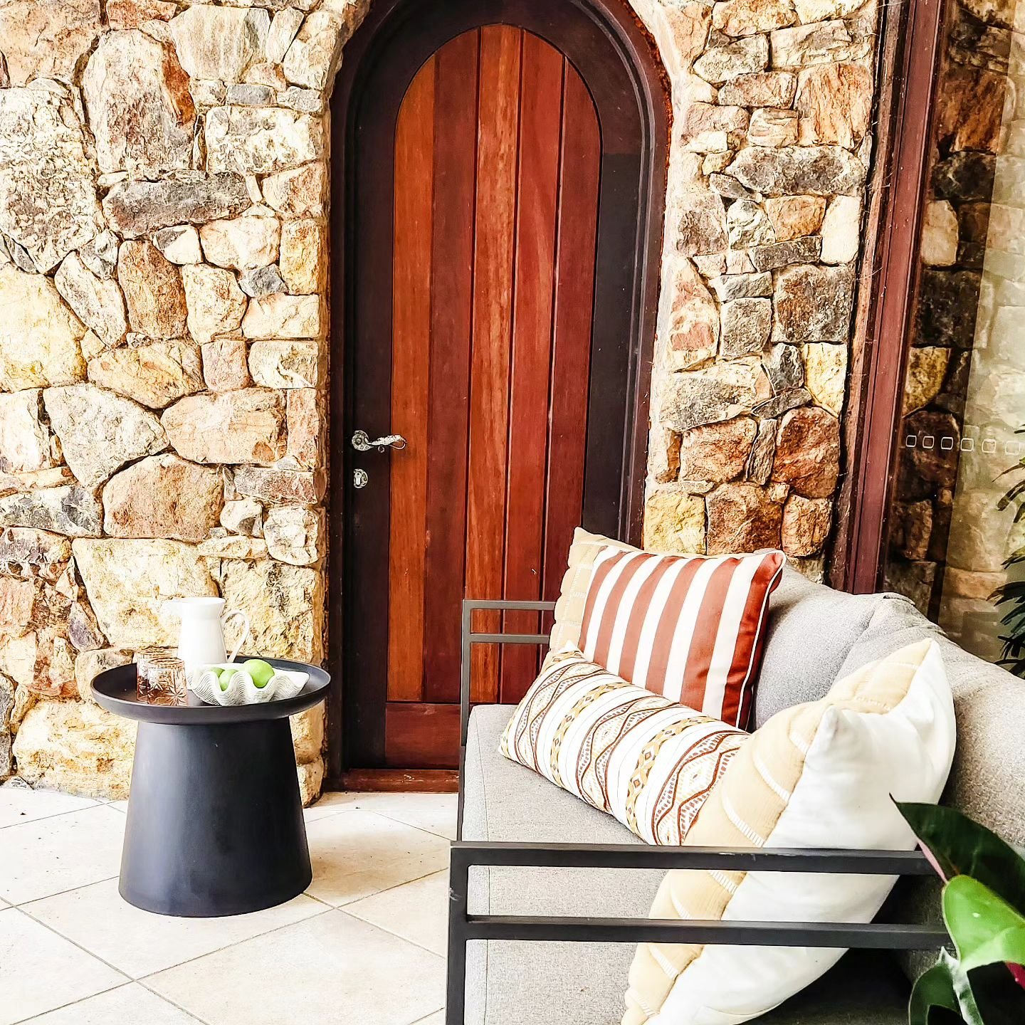 We are obsessed with this rock wall and arched door. 
It's was a fun property to style 🌴
#staginghomesforsale 
#stagingcairns 
#stagingcairnshomes 
#cairnshomestaging 
#cairnsrealestate 
#realestatecairns 
#propertystylingcairns 
#propertystyling 
#