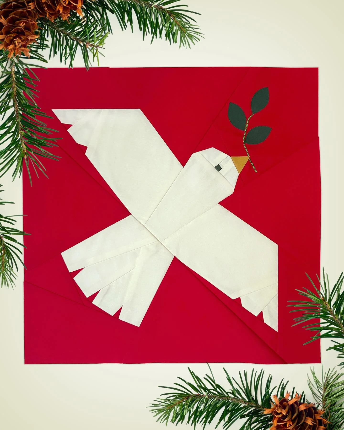 We&rsquo;re half way through Quiltmas! To celebrate, Astrid from @applesandbeavers has brought us her Little Dove block. It&rsquo;s an FPP block with an optional embroidery and appliqu&eacute; flair!

@holdmyseamripper version is a vision in red! Can