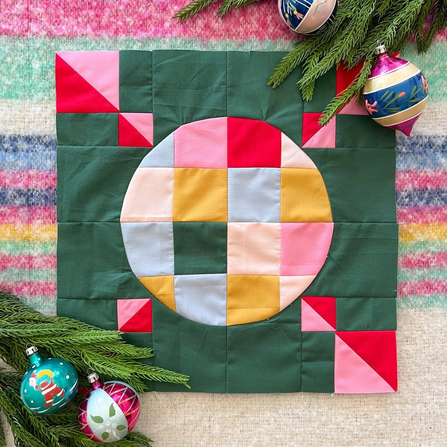 On the eighth day of the Quiltmas Spectacular Shannon from @shannonfraserdesigns brings us the Merry Midnight - if New Year&rsquo;s Eve was a quilt block, this would be it! 

My preferred New Year&rsquo;s celebration is a fancy brunch on January 1. I