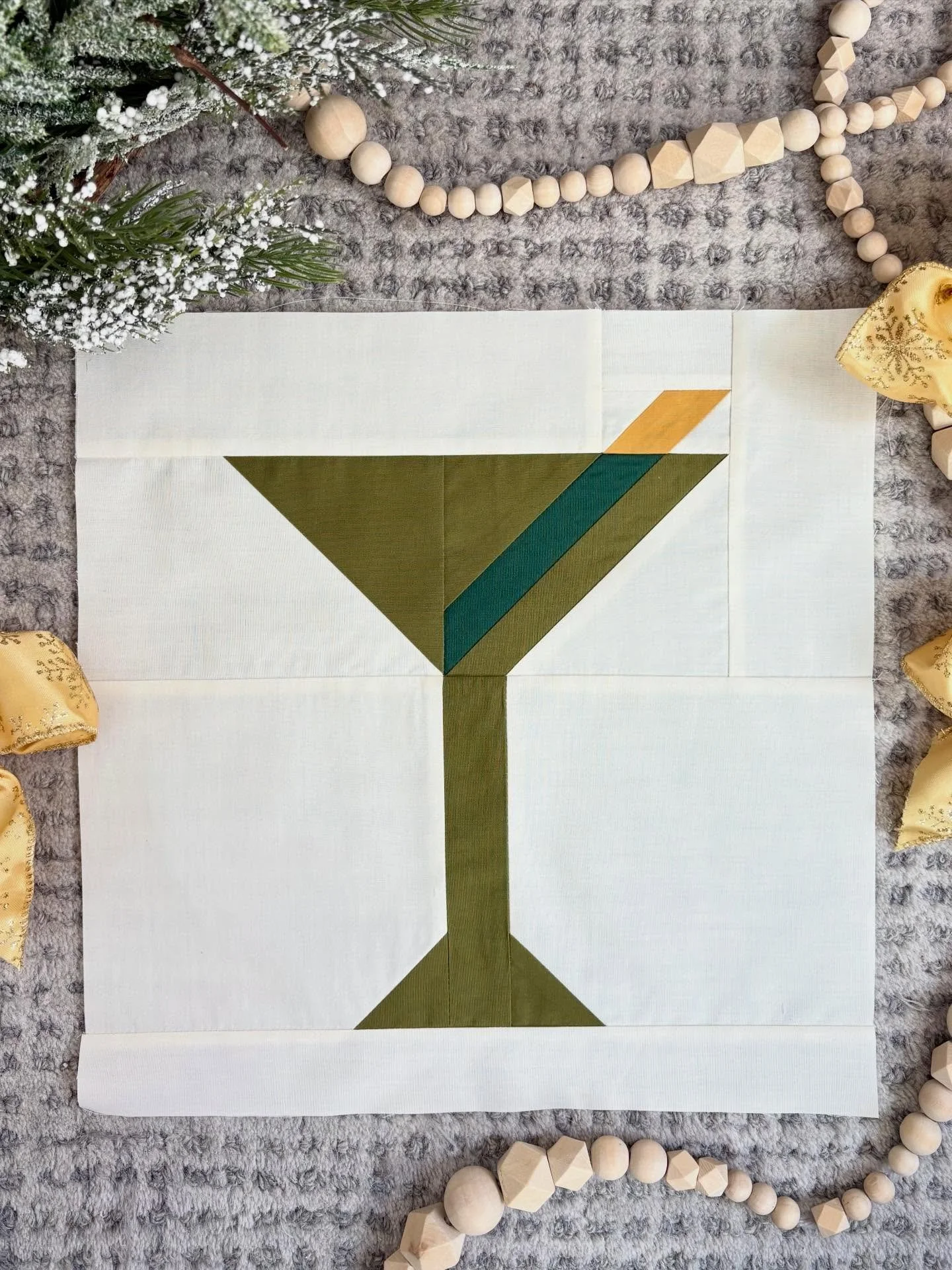 On the eleventh day of Quiltmas&hellip; I&rsquo;m bringing you the Almost Midnight block! I won&rsquo;t stay up till midnight on NYE, but I will ring in the holiday with a cheerful mocktail! I save the cocktails for a fancy brunch on New Year&rsquo;s