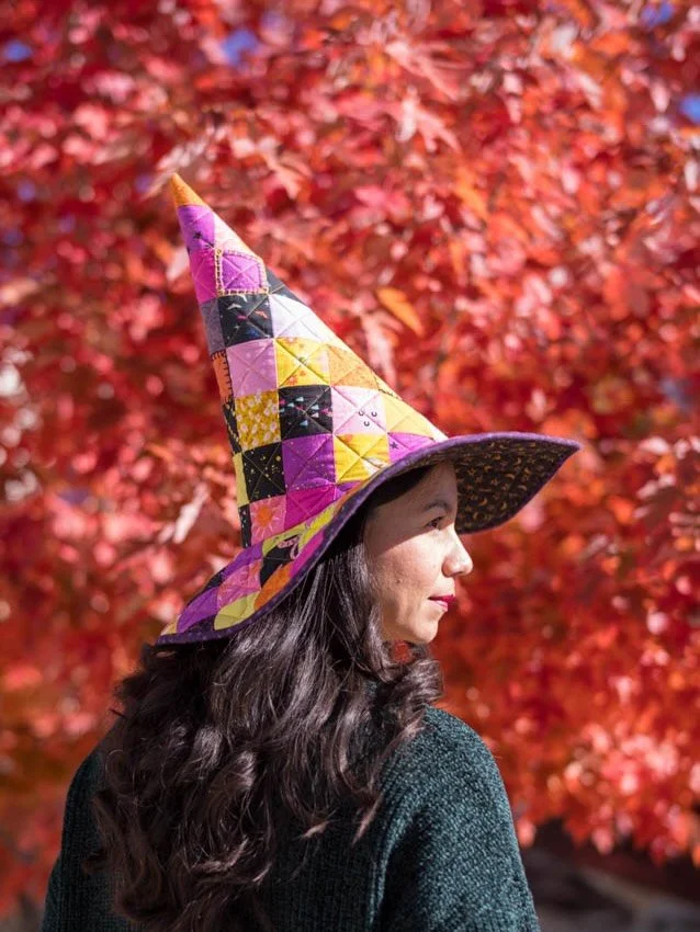 I&rsquo;ve only been at home for 9 full days this month 🫪 Which means I haven&rsquo;t been wearing my Spellbound hat nearly enough. I spent a lot of time personalizing this one. I knew I wanted seamless patchwork at the back seam, a fully enclosed i