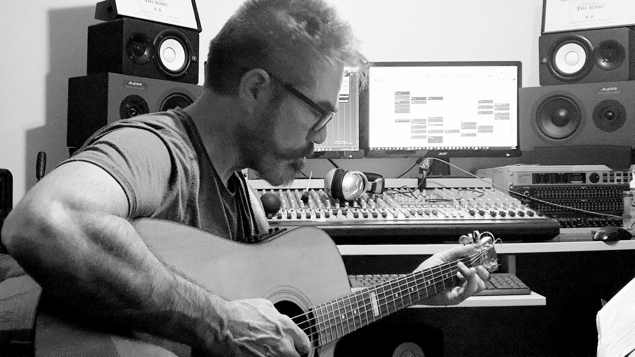 Guitar Lessons Adelaide  with Richie Robinson