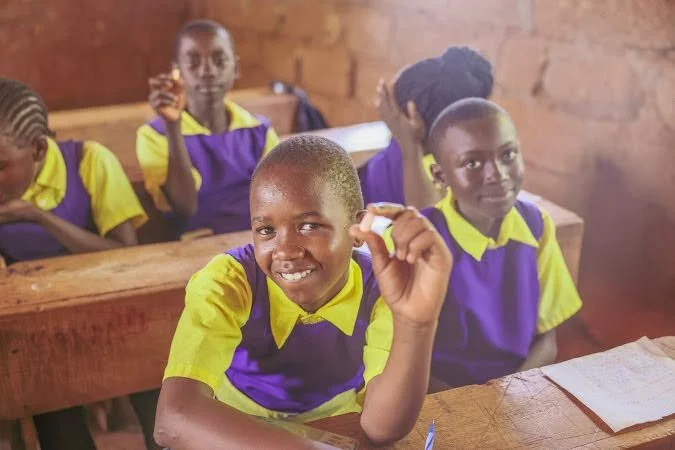 Intestinal worms are a silent enemy for many children in rural Kenya. These infections can cause diarrhoea, anaemia, abdominal pain, and poor nutrient absorption. Over time, this can lead to stunted physical growth and delayed cognitive development.
