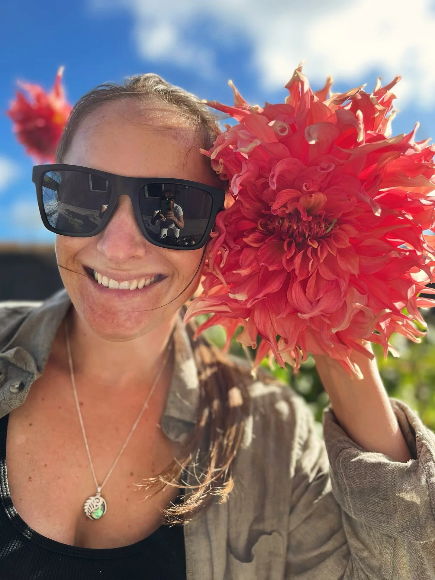 October is for planting dahlias! Get your tubers now from @charliesgelato or Slow Blooms stall at @matakanavillage to make sure you have these beauties blooming by summer ☀️