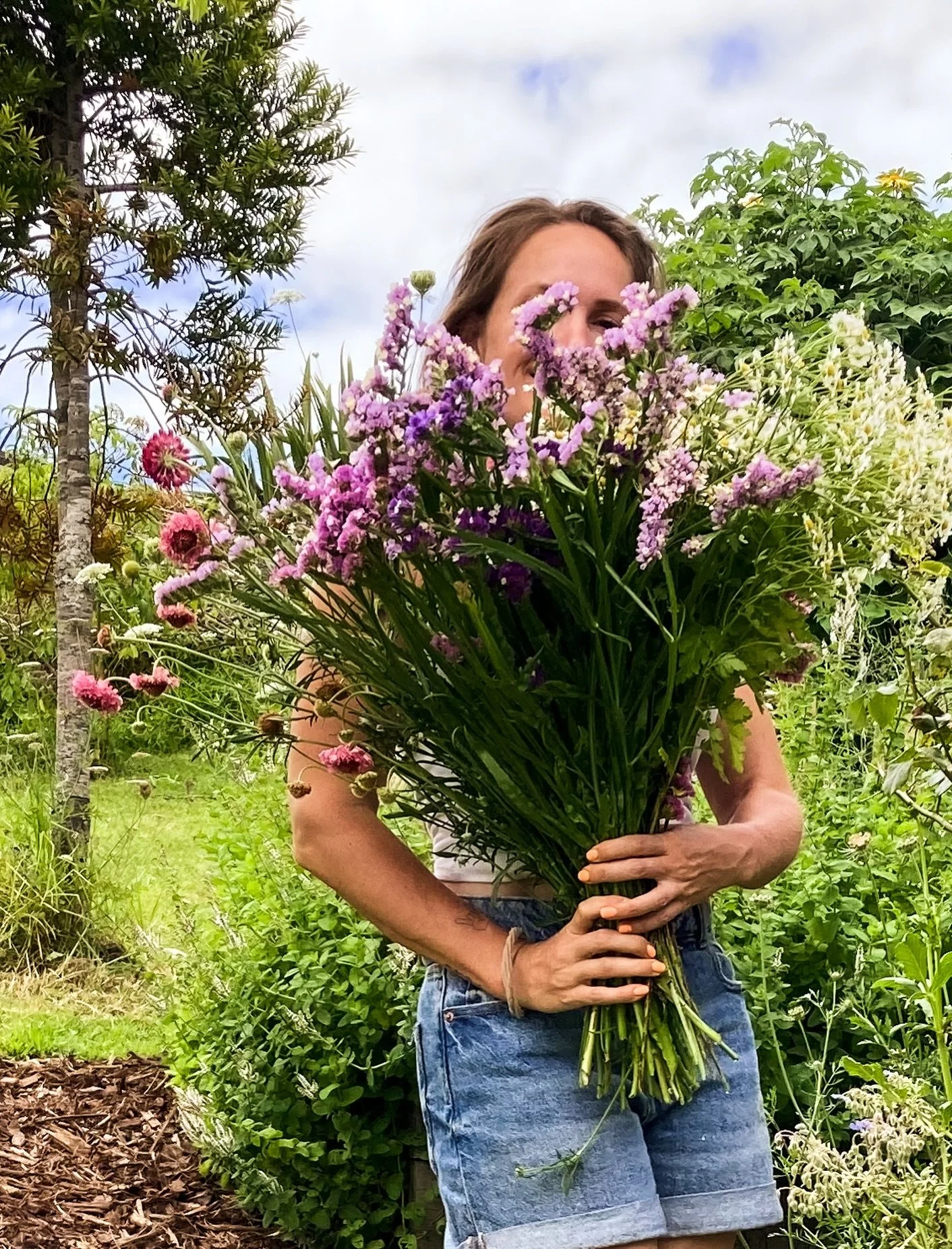Dried floral wreath workshop at Slow Blooms 💫 Celebrate the season with a creative and mindful afternoon at Slow Blooms in beautiful Matakana. Guided by Harriet Read, a florist with years of international experience, you&rsquo;ll learn the art of cr