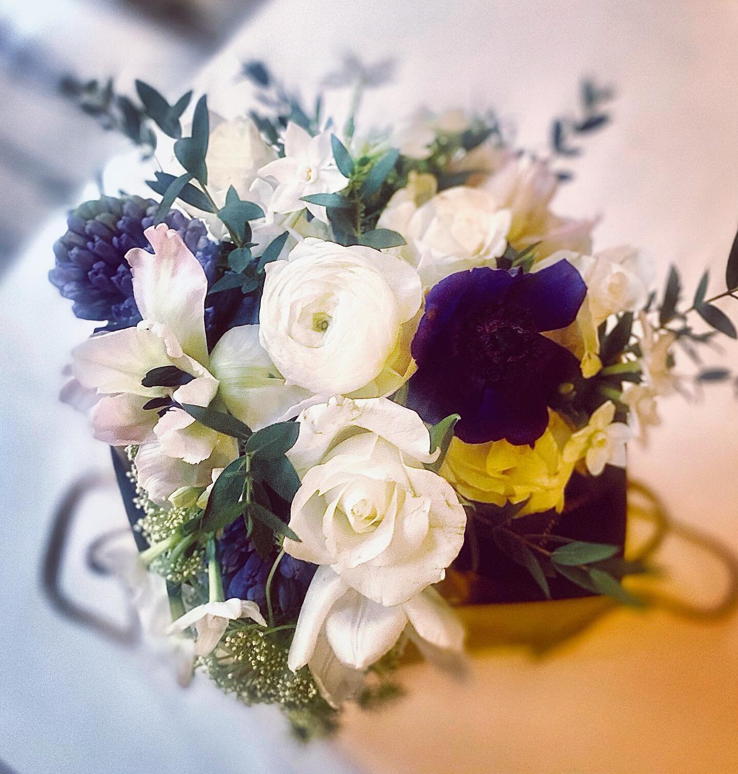 Just a box of spring prettiness. Anemones, ranunculus and narcissi 
&bull;
&bull;
&bull;
&bull;
&bull;
#flower #flowerstagram #flowersofinstagram #garden #floral #plants #flowermagic #floweroftheday #flowerslovers #florist #instaflower #blossom #bota
