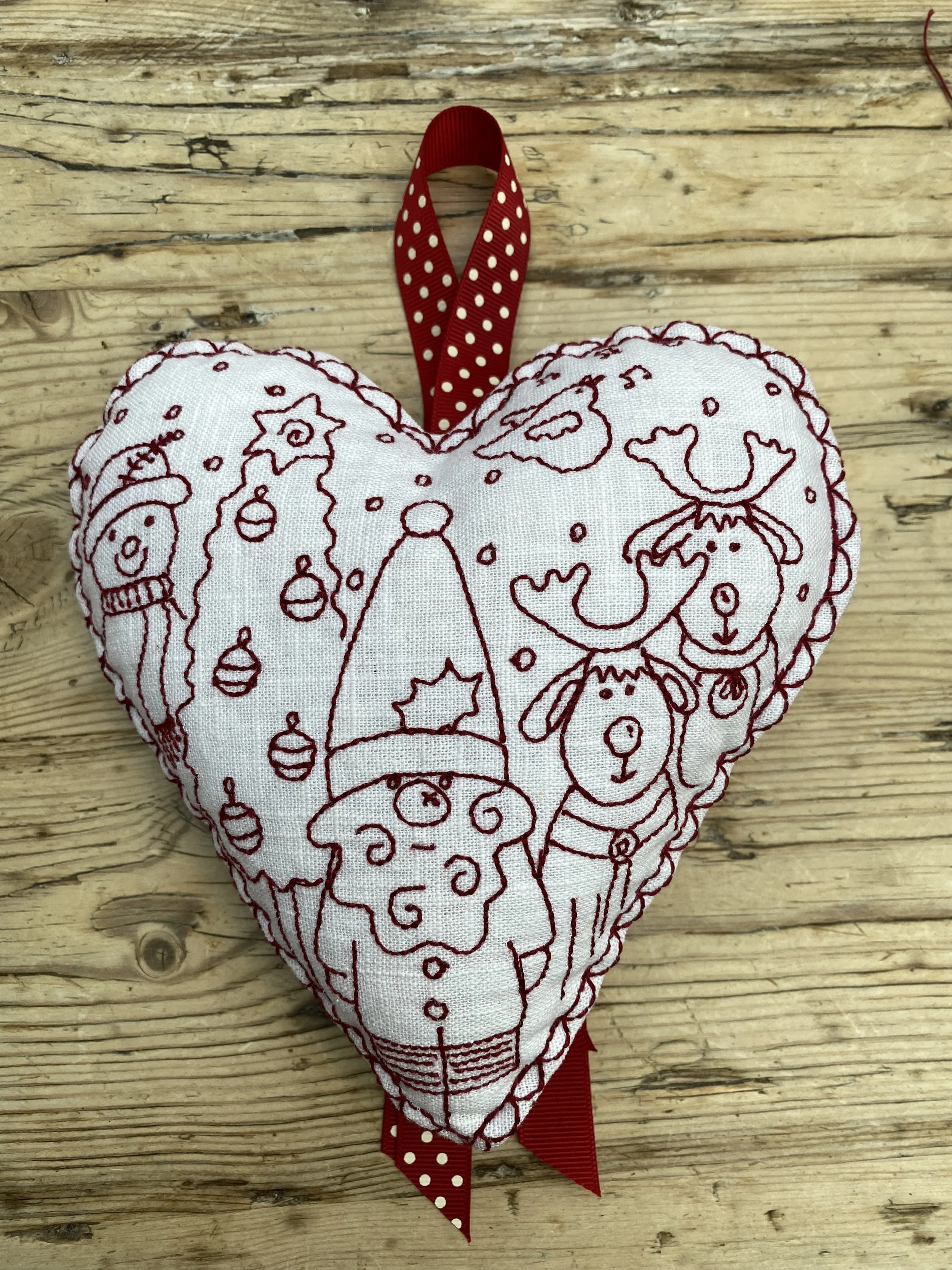 Christmas Characters Hanging Heart Kit