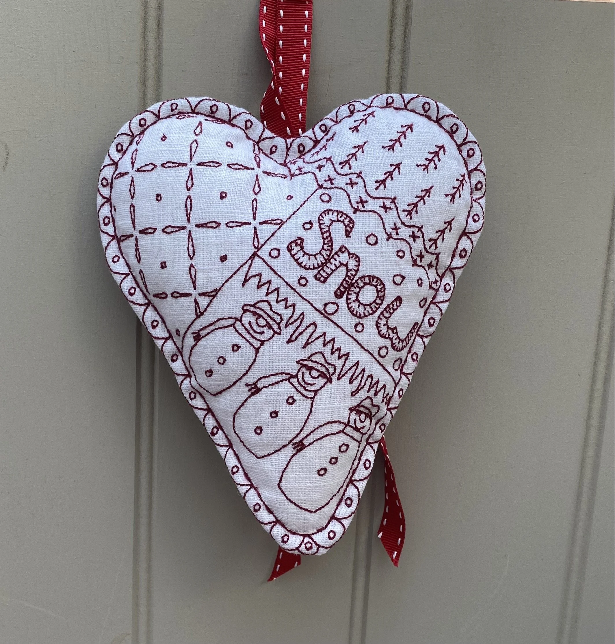Merrymen Hanging Heart Pattern